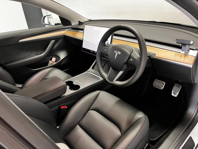 モデル3 スタンダードレンジプラス 2021年式・上海製造・Intel Atom・走行1万km・オートパイロット・パノラマガラスルーフ・純正ナビ・ヒートシーター・LEDオートライト・(24枚目)