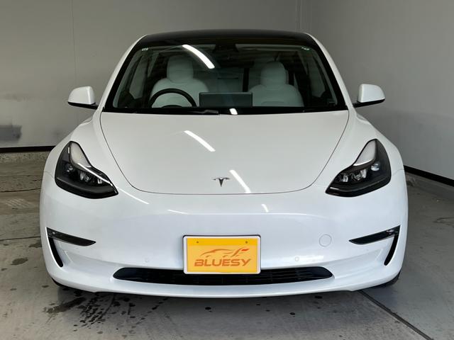 モデル3 ロングレンジ 走行2.2万キロ・正規ディーラー車・上海製造・Intel Atom・オートパイロット・ガラスルーフ・ホワイトレザーシート・パワートランク・純正19インチアルミホイール・シートヒーター・パワーシート(2枚目)