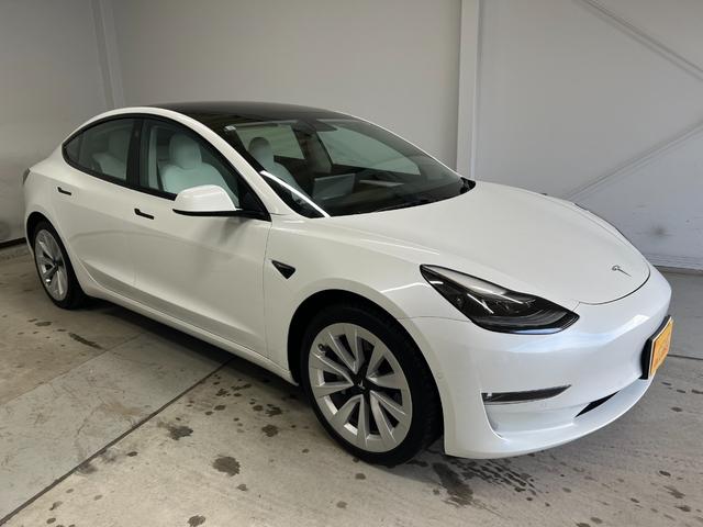 モデル3 ロングレンジ 走行2.2万キロ・正規ディーラー車・上海製造・Intel Atom・オートパイロット・ガラスルーフ・ホワイトレザーシート・パワートランク・純正19インチアルミホイール・シートヒーター・パワーシート(4枚目)