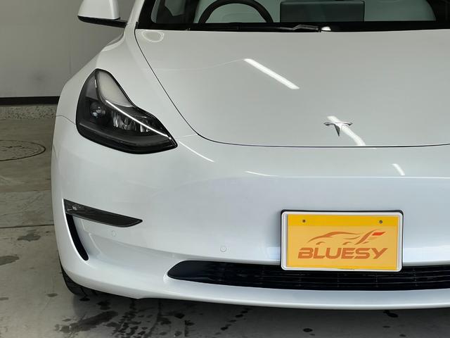 モデル3 ロングレンジ 走行2.2万キロ・正規ディーラー車・上海製造・Intel Atom・オートパイロット・ガラスルーフ・ホワイトレザーシート・パワートランク・純正19インチアルミホイール・シートヒーター・パワーシート(21枚目)