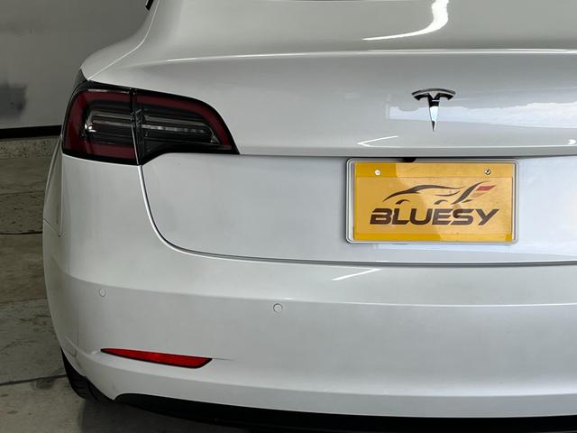 モデル3 ロングレンジ 走行2.2万キロ・正規ディーラー車・上海製造・Intel Atom・オートパイロット・ガラスルーフ・ホワイトレザーシート・パワートランク・純正19インチアルミホイール・シートヒーター・パワーシート(23枚目)