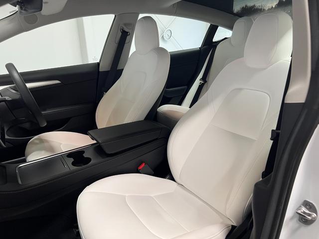 モデル3 ロングレンジ 走行2.2万キロ・正規ディーラー車・上海製造・Intel Atom・オートパイロット・ガラスルーフ・ホワイトレザーシート・パワートランク・純正19インチアルミホイール・シートヒーター・パワーシート(35枚目)