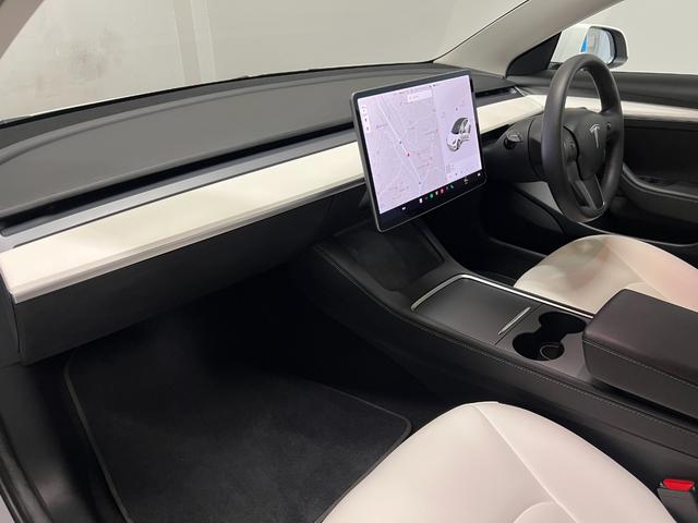 モデル3 ロングレンジ 走行2.2万キロ・正規ディーラー車・上海製造・Intel Atom・オートパイロット・ガラスルーフ・ホワイトレザーシート・パワートランク・純正19インチアルミホイール・シートヒーター・パワーシート(38枚目)