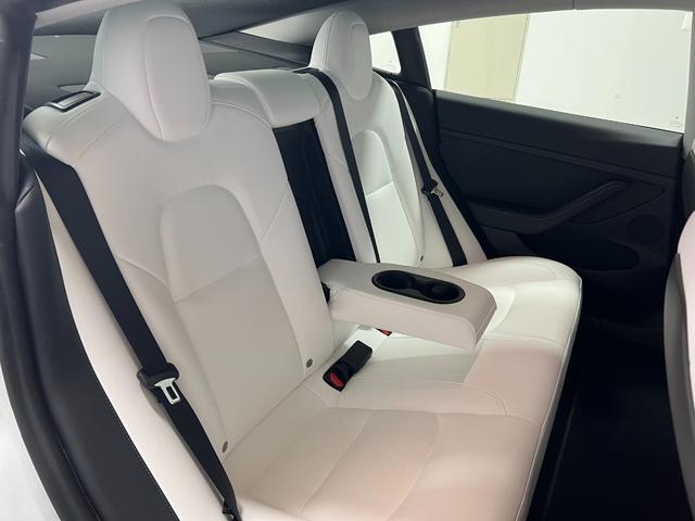 モデル3 ロングレンジ 走行2.2万キロ・正規ディーラー車・上海製造・Intel Atom・オートパイロット・ガラスルーフ・ホワイトレザーシート・パワートランク・純正19インチアルミホイール・シートヒーター・パワーシート(40枚目)