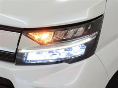 消費電力が少なく、長寿命のＬＥＤヘッドランプを装備しております。 5