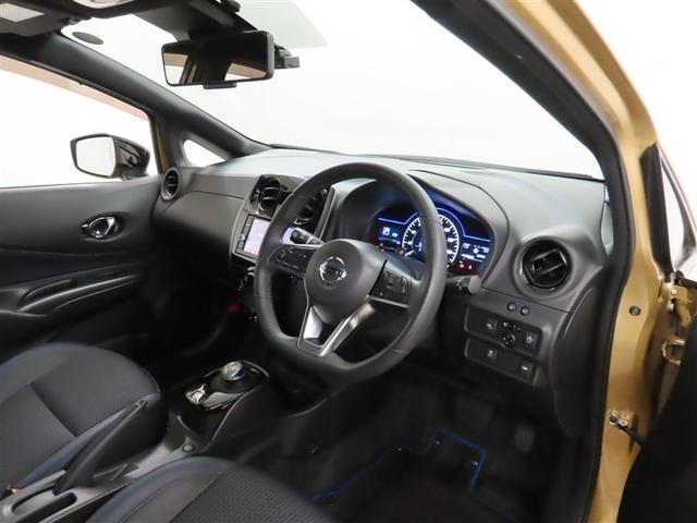 ノート ｅ－パワー　メダリスト　ブラックアロー　衝突回避軽減ブレーキ　踏み間違い制御装置　車線逸脱警報　オートハイビーム　パノラミックビューモニター　ＥＴＣ　ＬＥＤヘッドランプ　メモリーナビ　フルセグＴＶ　ＣＤＤＶＤ再生　クルーズコントロール（7枚目）