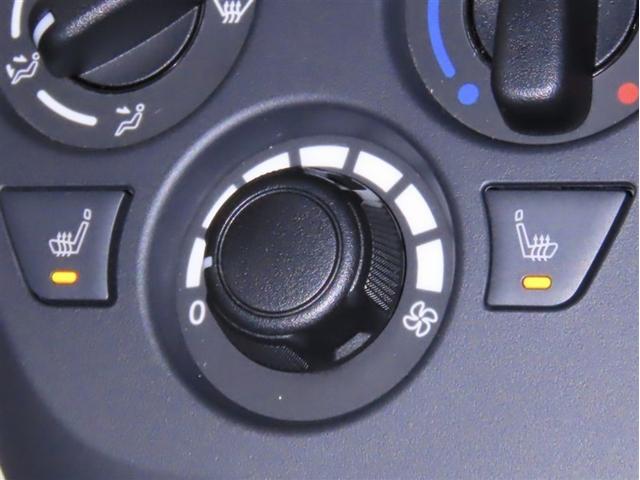 運転席と助手席にシートヒーターを装備しております。