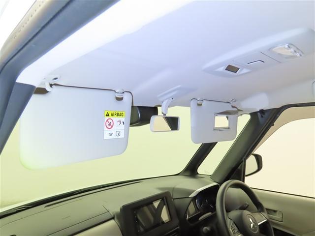 運転席にバニティミラーを装備しております。