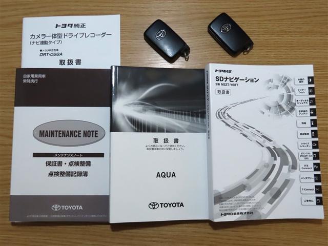 アクア クロスオーバー グラム 衝突回避軽減ブレーキ 踏み間違い制御装置 車線逸脱警報 オートハイビーム バックモニター ドライブレコーダー ETC LEDヘッドランプ シートヒーター メモリーナビ フルセグTV CDDVD再生(39枚目)