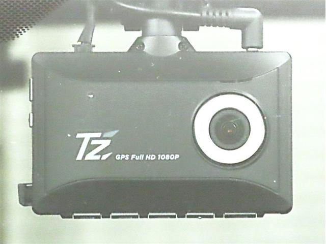 RAV4 ハイブリッドアドベンチャー メモリーナビ フルセグTV メディアプレイヤー接続 パノラミックビューモニター シートヒーター&ベンチレーション 衝突回避軽減ブレーキ 踏み間違い制御装置 車線逸脱警報 オートハイビーム 4WD(4枚目)