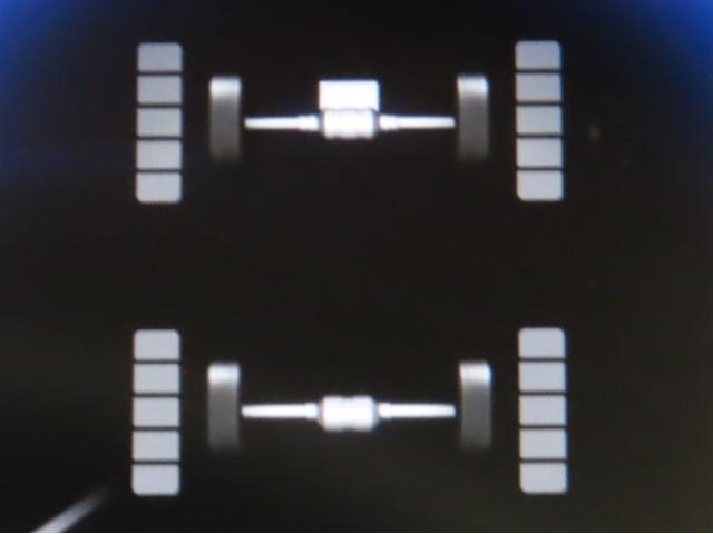 RAV4 ハイブリッドアドベンチャー メモリーナビ フルセグTV メディアプレイヤー接続 パノラミックビューモニター シートヒーター&ベンチレーション 衝突回避軽減ブレーキ 踏み間違い制御装置 車線逸脱警報 オートハイビーム 4WD(8枚目)