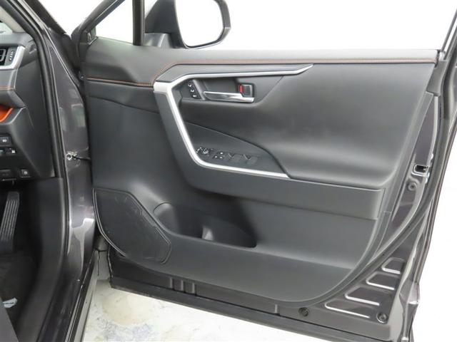 RAV4 ハイブリッドアドベンチャー メモリーナビ フルセグTV メディアプレイヤー接続 パノラミックビューモニター シートヒーター&ベンチレーション 衝突回避軽減ブレーキ 踏み間違い制御装置 車線逸脱警報 オートハイビーム 4WD(16枚目)