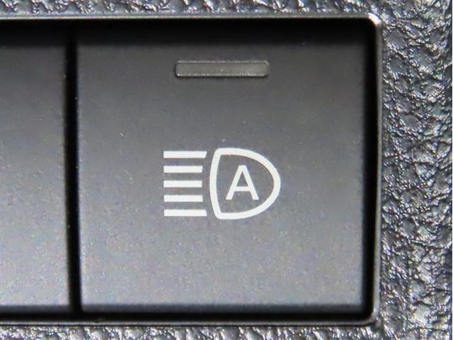 RAV4 ハイブリッドアドベンチャー メモリーナビ フルセグTV メディアプレイヤー接続 パノラミックビューモニター シートヒーター&ベンチレーション 衝突回避軽減ブレーキ 踏み間違い制御装置 車線逸脱警報 オートハイビーム 4WD(25枚目)