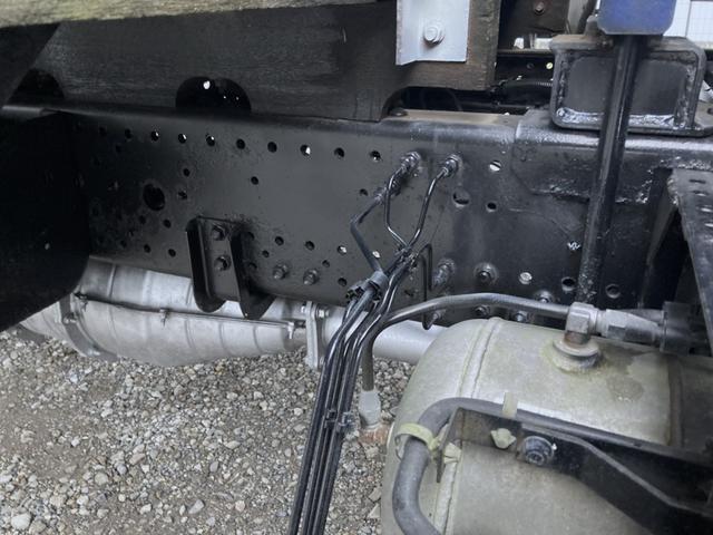 フォワード 　４段クレーン　４トン　吊荷重２．９３トン　積載２６５０ｋｇ　ラジコン付き　クレーン令和７年　年次点検済み（11枚目）