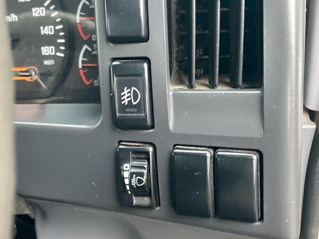 フォワード 　４段クレーン　４トン　吊荷重２．９３トン　積載２６５０ｋｇ　ラジコン付き　クレーン令和７年　年次点検済み（17枚目）