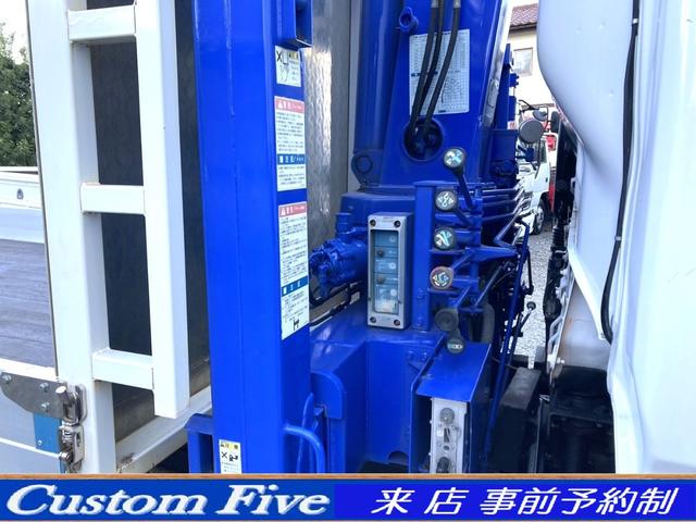 デュトロ 　重機運搬車　３段クレーン　積載３．５トン　吊荷重２．９３トン　ラジコン付　検８年１１月　４トン　中型（7枚目）