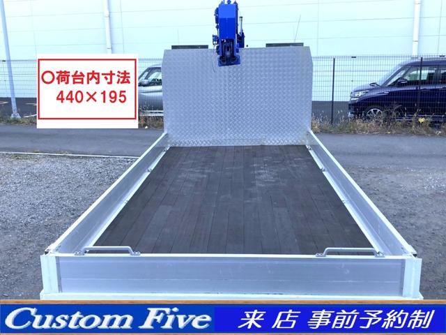 デュトロ 　重機運搬車　３段クレーン　積載３．５トン　吊荷重２．９３トン　ラジコン付　検８年１１月　４トン　中型（9枚目）