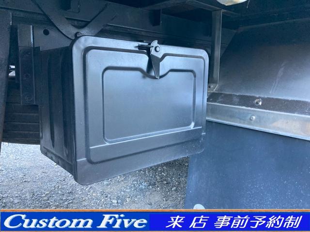 デュトロ 　重機運搬車　３段クレーン　積載３．５トン　吊荷重２．９３トン　ラジコン付　検８年１１月　４トン　中型（11枚目）