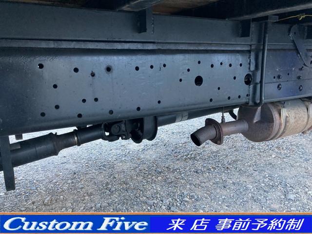 デュトロ 　重機運搬車　３段クレーン　積載３．５トン　吊荷重２．９３トン　ラジコン付　検８年１１月　４トン　中型（13枚目）