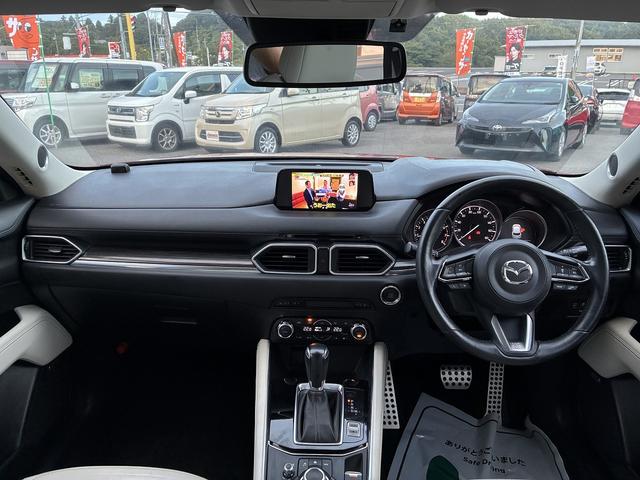 ＣＸ－５ ２５Ｓ　Ｌパッケージ　純正ＳＤナビラジオＢｌｕｅｔｏｏｔｈＵＳＢＣＤＤＶＤＦ・ＲシートヒータステアリングヒータープッシュスタートオートＷエアコンバックカメラステリモクルーズコントロールオートライトパワーゲートスマートキー（3枚目）