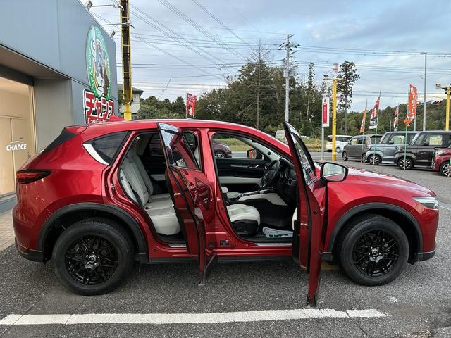 ＣＸ－５ ２５Ｓ　Ｌパッケージ　純正ＳＤナビラジオＢｌｕｅｔｏｏｔｈＵＳＢＣＤＤＶＤＦ・ＲシートヒータステアリングヒータープッシュスタートオートＷエアコンバックカメラステリモクルーズコントロールオートライトパワーゲートスマートキー（20枚目）