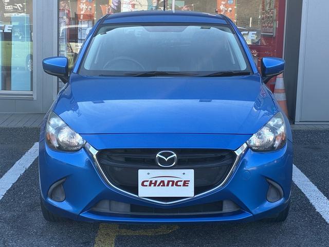 デミオ 15MB 純正CD,ラジオデッキ・USB・AUX・マニュアルエアコン・ステアリングリモコン・ETC・プッシュスタート・アイドリングストップ・横滑り防止・光軸調整・電動格納ドアミラー・スマートキー(5枚目)