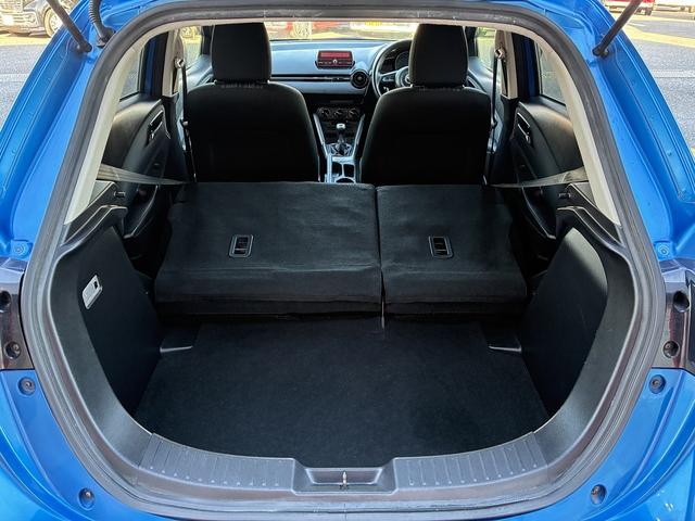 デミオ 15MB 純正CD,ラジオデッキ・USB・AUX・マニュアルエアコン・ステアリングリモコン・ETC・プッシュスタート・アイドリングストップ・横滑り防止・光軸調整・電動格納ドアミラー・スマートキー(19枚目)