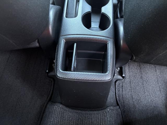 デミオ 15MB 純正CD,ラジオデッキ・USB・AUX・マニュアルエアコン・ステアリングリモコン・ETC・プッシュスタート・アイドリングストップ・横滑り防止・光軸調整・電動格納ドアミラー・スマートキー(25枚目)