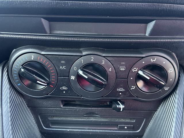 デミオ 15MB 純正CD,ラジオデッキ・USB・AUX・マニュアルエアコン・ステアリングリモコン・ETC・プッシュスタート・アイドリングストップ・横滑り防止・光軸調整・電動格納ドアミラー・スマートキー(30枚目)