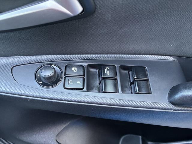 デミオ 15MB 純正CD,ラジオデッキ・USB・AUX・マニュアルエアコン・ステアリングリモコン・ETC・プッシュスタート・アイドリングストップ・横滑り防止・光軸調整・電動格納ドアミラー・スマートキー(49枚目)