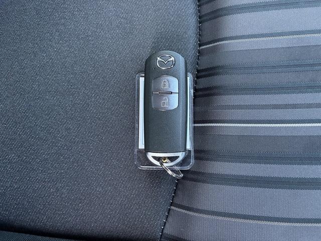 デミオ 15MB 純正CD,ラジオデッキ・USB・AUX・マニュアルエアコン・ステアリングリモコン・ETC・プッシュスタート・アイドリングストップ・横滑り防止・光軸調整・電動格納ドアミラー・スマートキー(50枚目)