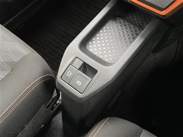 タフト Ｇターボ　４ＷＤ　純正ディスプレイオーディオ　ＢＴ　ＵＳＢ　フルセグテレビ　バックカメラ　ドライブレコーダー　サンルーフ　衝突被害軽減ブレーキ　レーンキープアシスト（10枚目）
