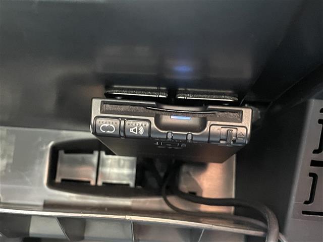 エクストレイル ２０Ｘｔｔ　ブラック　エクストリーマーＸ　４ＷＤ　社外８インチＳＤナビ　ＶＩＥ－Ｘ００８　ＣＤ　ＤＶＤ　ＢＴ　フルセグテレビ　バックカメラ　ＥＴＣ　ドライブレコーダー　クルーズコントロール　革シート　シートヒーター（8枚目）