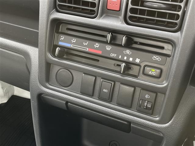 キャリイトラック KCエアコン・パワステ 4WD カーラジオ パワーステアリング 三方開(6枚目)