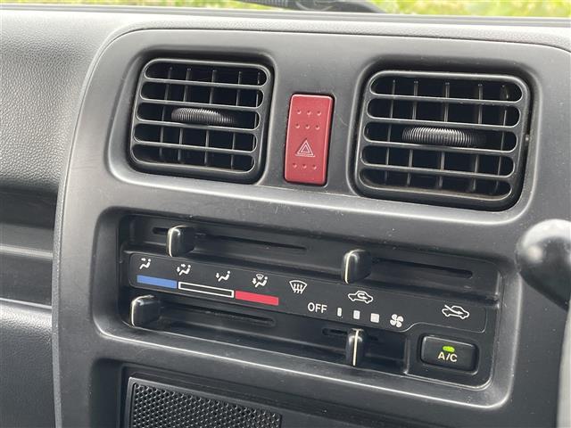 キャリイトラック KCエアコン・パワステ 4WD カーラジオ パワーステアリング 三方開(6枚目)