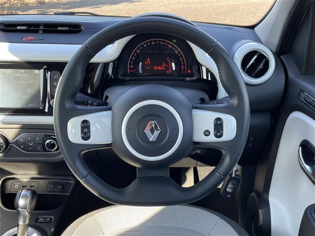 トゥインゴ ＥＤＣ　純正ディスプレイオーディオ　ＢＴ　ＵＳＢ　ＡＵＸ　バックカメラ　ＥＴＣ　ドライブレコーダー　レーンキープアシスト　クルーズコントロール　ステアリングスイッチ　コーナーセンサー（3枚目）