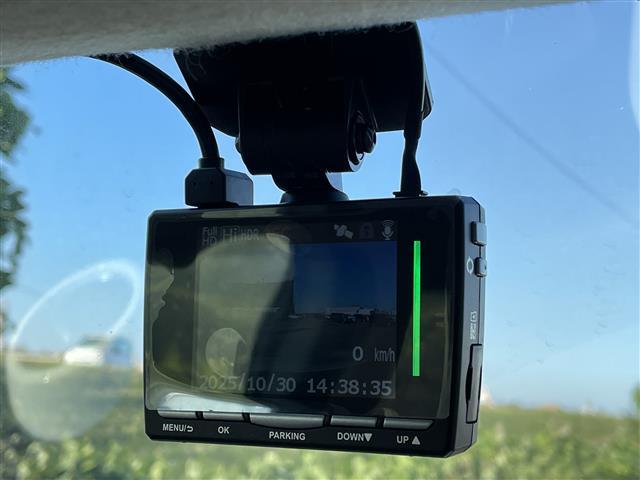 トゥインゴ ＥＤＣ　純正ディスプレイオーディオ　ＢＴ　ＵＳＢ　ＡＵＸ　バックカメラ　ＥＴＣ　ドライブレコーダー　レーンキープアシスト　クルーズコントロール　ステアリングスイッチ　コーナーセンサー（6枚目）