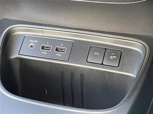 トゥインゴ ＥＤＣ　純正ディスプレイオーディオ　ＢＴ　ＵＳＢ　ＡＵＸ　バックカメラ　ＥＴＣ　ドライブレコーダー　レーンキープアシスト　クルーズコントロール　ステアリングスイッチ　コーナーセンサー（8枚目）