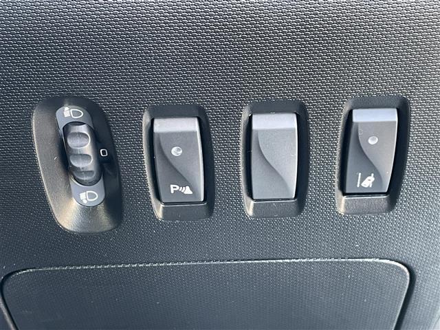 トゥインゴ ＥＤＣ　純正ディスプレイオーディオ　ＢＴ　ＵＳＢ　ＡＵＸ　バックカメラ　ＥＴＣ　ドライブレコーダー　レーンキープアシスト　クルーズコントロール　ステアリングスイッチ　コーナーセンサー（9枚目）