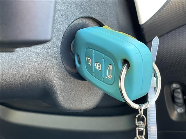 トゥインゴ ＥＤＣ　純正ディスプレイオーディオ　ＢＴ　ＵＳＢ　ＡＵＸ　バックカメラ　ＥＴＣ　ドライブレコーダー　レーンキープアシスト　クルーズコントロール　ステアリングスイッチ　コーナーセンサー（10枚目）