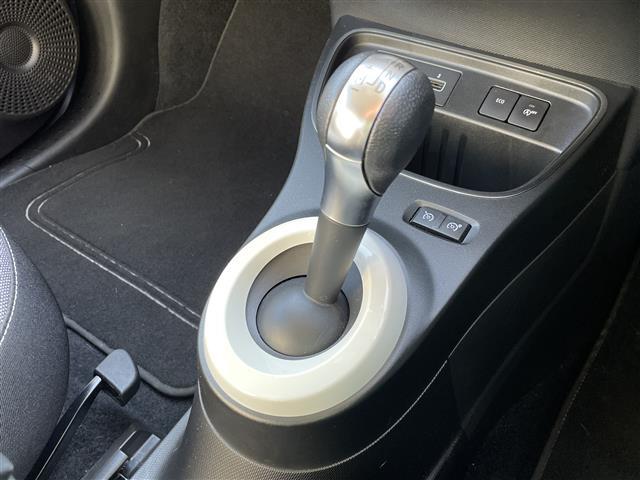 トゥインゴ ＥＤＣ　純正ディスプレイオーディオ　ＢＴ　ＵＳＢ　ＡＵＸ　バックカメラ　ＥＴＣ　ドライブレコーダー　レーンキープアシスト　クルーズコントロール　ステアリングスイッチ　コーナーセンサー（13枚目）