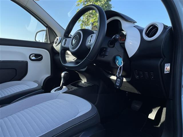 トゥインゴ ＥＤＣ　純正ディスプレイオーディオ　ＢＴ　ＵＳＢ　ＡＵＸ　バックカメラ　ＥＴＣ　ドライブレコーダー　レーンキープアシスト　クルーズコントロール　ステアリングスイッチ　コーナーセンサー（14枚目）