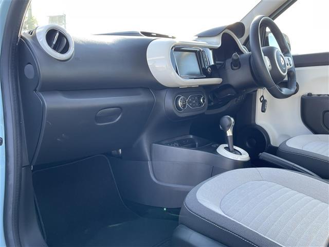 トゥインゴ ＥＤＣ　純正ディスプレイオーディオ　ＢＴ　ＵＳＢ　ＡＵＸ　バックカメラ　ＥＴＣ　ドライブレコーダー　レーンキープアシスト　クルーズコントロール　ステアリングスイッチ　コーナーセンサー（16枚目）