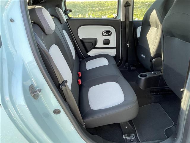 トゥインゴ ＥＤＣ　純正ディスプレイオーディオ　ＢＴ　ＵＳＢ　ＡＵＸ　バックカメラ　ＥＴＣ　ドライブレコーダー　レーンキープアシスト　クルーズコントロール　ステアリングスイッチ　コーナーセンサー（18枚目）