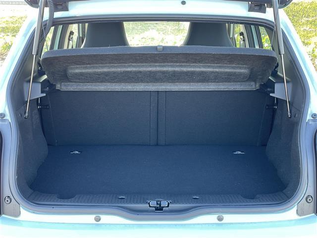 トゥインゴ ＥＤＣ　純正ディスプレイオーディオ　ＢＴ　ＵＳＢ　ＡＵＸ　バックカメラ　ＥＴＣ　ドライブレコーダー　レーンキープアシスト　クルーズコントロール　ステアリングスイッチ　コーナーセンサー（19枚目）