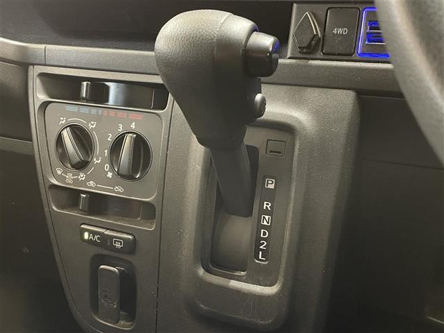 ハイゼットカーゴ クルーズ ターボ SA III 4WD 社外SDナビ AVIC-MRZ009 CD DVD BT フルセグテレビ 衝突被害軽減ブレーキ レーンキープアシスト アイドリングストップ リモコンキー LEDヘッドライト(9枚目)