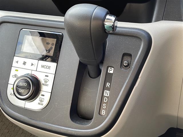 パッソ Ｘ　Ｇパッケージ　４ＷＤ　純正ＳＤナビ　ＮＭＺＫ－Ｗ７０Ｄ　ＣＤ　ＤＶＤ　ＢＴ　フルセグテレビ　ＥＴＣ　衝突被害軽減ブレーキ　レーンキープアシスト　ベンチシート　ステアリングスイッチ（9枚目）