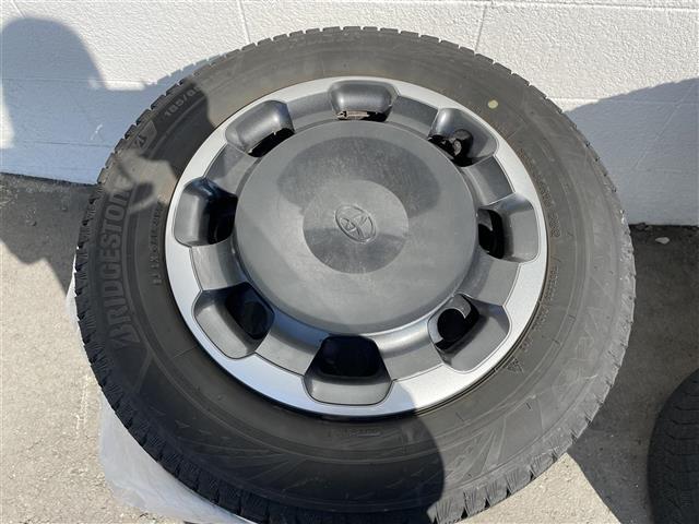 シエンタ ハイブリッドＺ　ワンオーナー・４ＷＤ・寒冷地仕様・純正ディスプレイオーディオ・ＢＴ・ＵＳＢ・フルセグ・純正ＥＴＣ２．０・全方位カメラ・両側パワースライドドア・レーダークルーズコントロール・衝突軽減ブレーキ（33枚目）