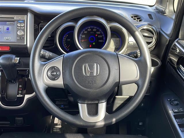 N-BOXカスタム G・Lパッケージ 4WD 純正SDナビ VXM-128VS CD DVD ワンセグテレビ バックカメラ ETC 片側パワースライドドア ベンチシート ステアリングスイッチ スマートキー(3枚目)