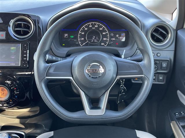 ノート ｅ－パワー　Ｘ　ＦＯＵＲ　４ＷＤ　社外ＳＤナビ　ＣＮ－ＲＥ０５ＷＤ　ＣＤ　ＤＶＤ　ＢＴ　フルセグテレビ　バックカメラ　ＥＴＣ　ドライブレコーダー　衝突被害軽減ブレーキ　レーンキープアシスト　コーナーセンサー（3枚目）